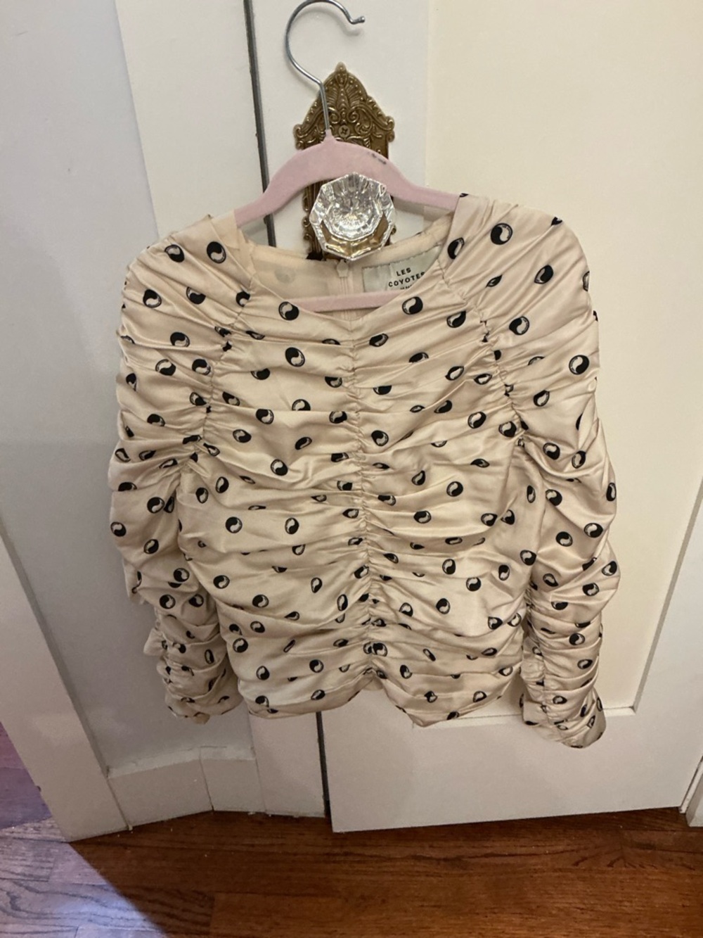 LES COYOTES Cream Ruched Polka Dot Long-Sleeve Blouse